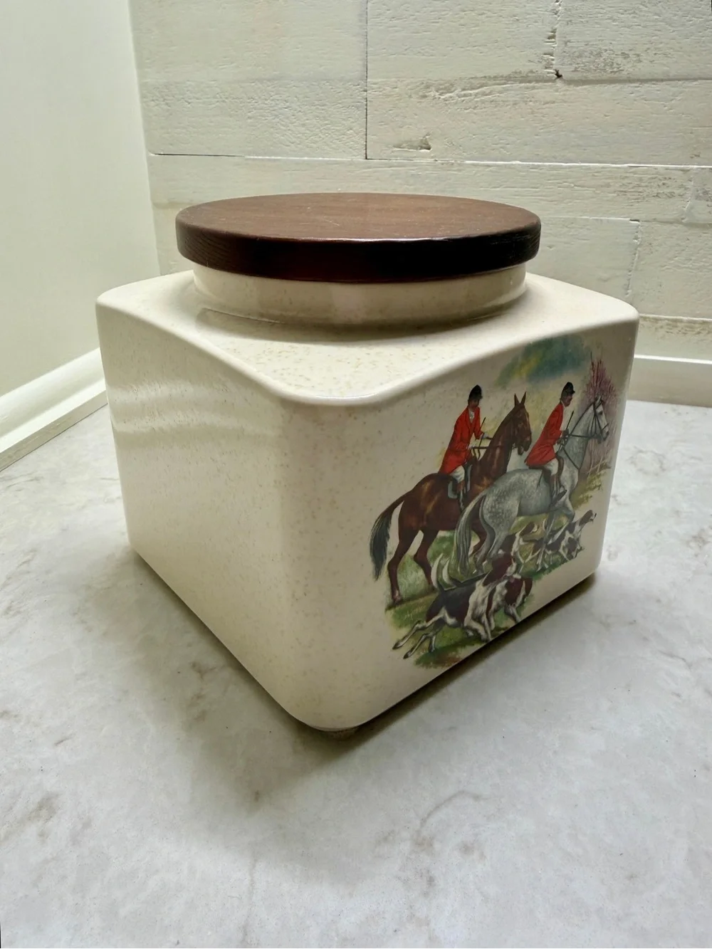 VINTAGE, HYALYN POTTERY CANNISTER WITH WOODEN LID.